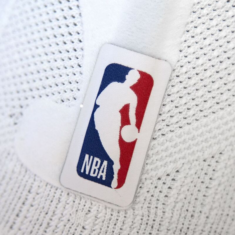 Picture of BAUERFEIND SPORTS KNEE SUPPORT NBA 'WHITE' 